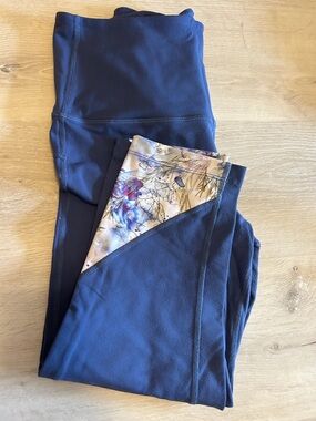 Women's Navy Leggings with Floral Accent